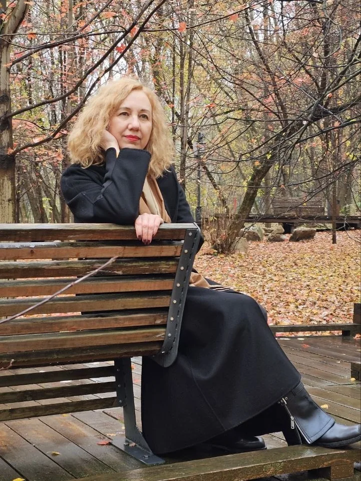 Рисовать она начала в сорок пять